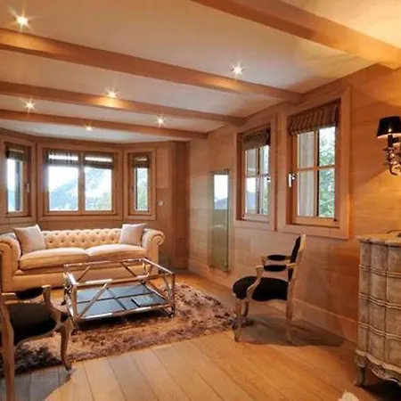 Шале Huge Footage For This Chalet With Swimming Pool *