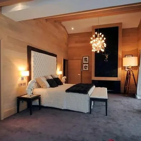 Шале Huge Footage For This Chalet With Swimming Pool